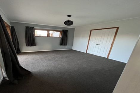 Photo of property in 1/934 East Coast Road, Northcross, Auckland, 0630