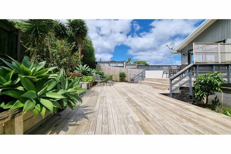 Photo of property in 2/39 Killarney Avenue, Torbay, Auckland, 0630