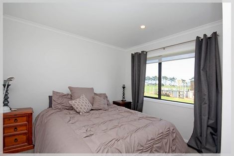 Photo of property in 128 Cummerfield Road, Foxton, 4891