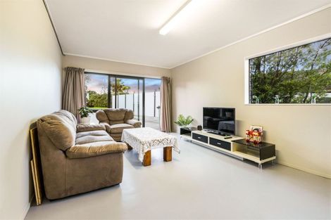 Photo of property in 2/262 Don Buck Road, Massey, Auckland, 0614