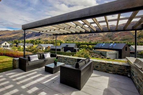 Photo of property in 2 Ploughmans Lane, Arrowtown, 9371