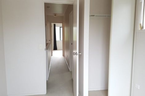 Photo of property in 10/10-26 John Jennings Drive, Oteha, Auckland, 0632