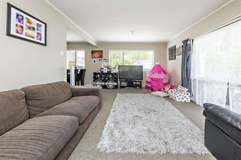 Photo of property in 11 Slim Place, Clendon Park, Auckland, 2103