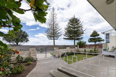 Photo of property in 10 North Terrace, Westshore, Napier, 4110