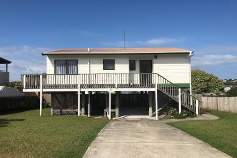 Photo of property in 15 Ngatira Place, Snells Beach, 0920