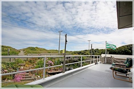 Photo of property in 11 Marine Parade South, Foxton Beach, Foxton, 4815