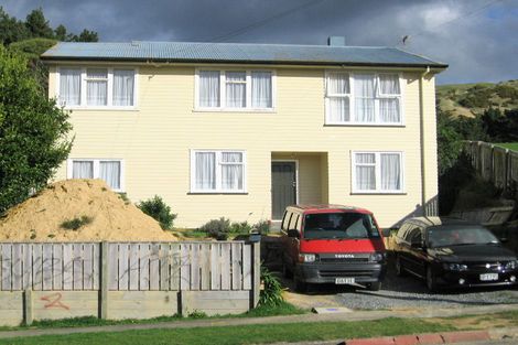 Photo of property in 22 Cardiff Crescent, Cannons Creek, Porirua, 5024