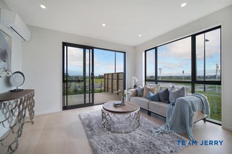 Photo of property in 1 Korowhiti Road, Clarks Beach, 2122