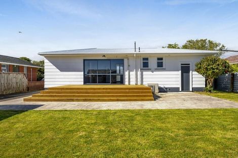 Photo of property in 37 Kamahi Avenue, Hawera, 4610