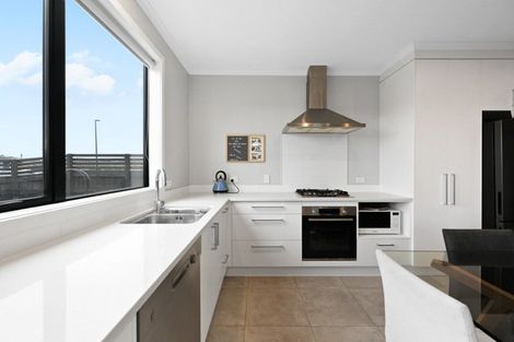 Photo of property in 18 Faber Place, Rototuna North, Hamilton, 3210