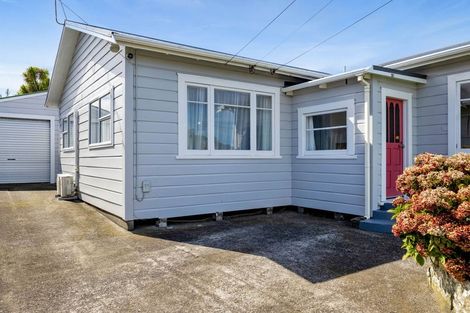 Photo of property in 12 Burns Street, Hawera, 4610