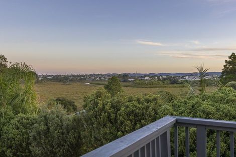 Photo of property in 20 Edgerton Road, Te Atatu Peninsula, Auckland, 0610