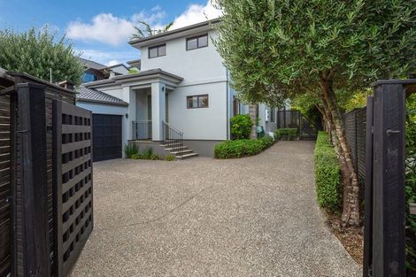 Photo of property in 23a Peter Terrace, Castor Bay, Auckland, 0620