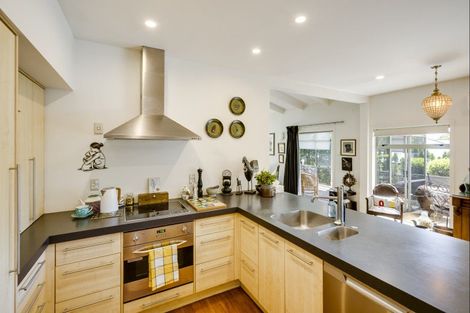 Photo of property in 18 Lucknow Road, Havelock North, 4130