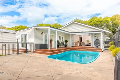 Photo of property in 16 Selwyn Crescent, College Estate, Whanganui, 4500