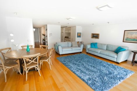 Photo of property in 74 Oriental Parade, Oriental Bay, Wellington, 6011