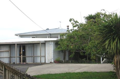 Photo of property in 15 Sheehan Road, Te Atatu South, Auckland, 0610