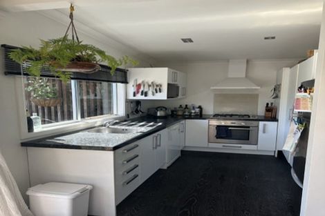 Photo of property in 12 Memorial Park Avenue, Haumoana, 4102