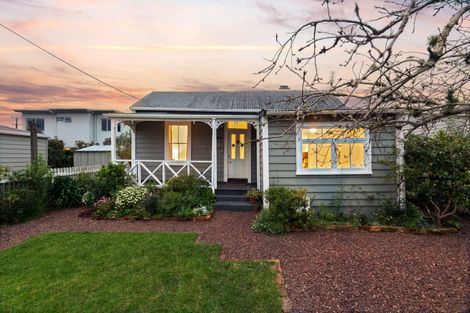 Photo of property in 2/2 Evan Street, Belmont, Auckland, 0622