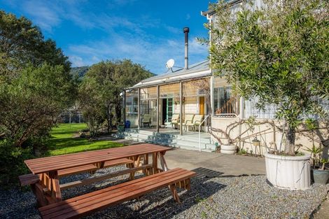 Photo of property in 6 Durham Street, Picton, 7220