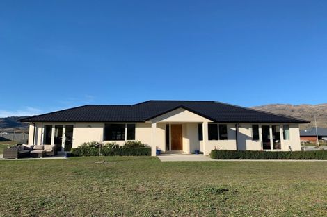 Photo of property in 3 De Bettencor Place, Mount Pisa, Cromwell, 9383
