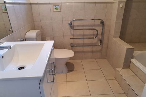 Photo of property in 79 Mt Lebanon Crescent, The Gardens, Auckland, 2105