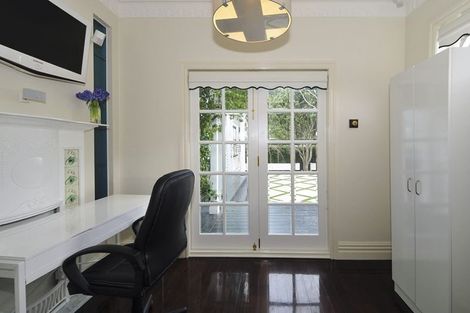 Photo of property in 18 Nikau Street, Eastbourne, Lower Hutt, 5013