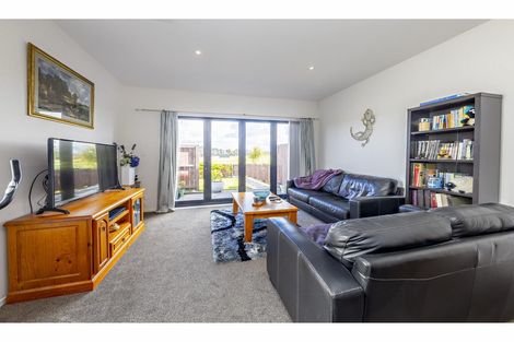 Photo of property in 11 Walsh Road, Papakura, 2110