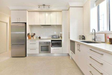 Photo of property in 20 Rewa Rewa Lane, Orewa, 0931