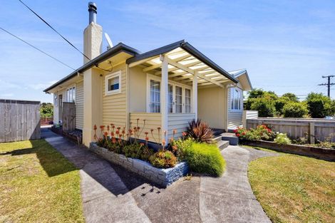 Photo of property in 77 Omata Road, Marfell, New Plymouth, 4310