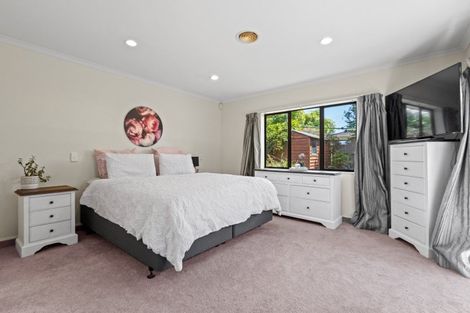 Photo of property in 6 Runanga Grove, Waikanae, 5036