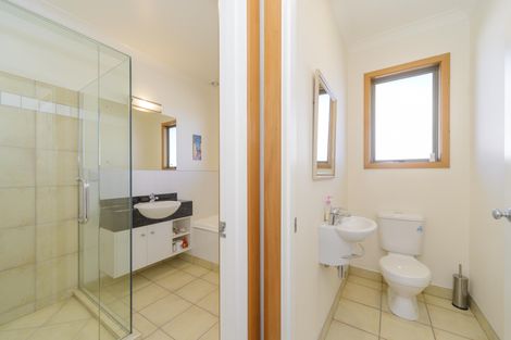 Photo of property in 27 The Strand, Fitzherbert, Palmerston North, 4410