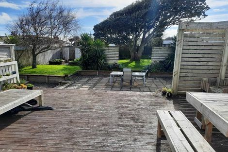 Photo of property in 27 Rospeath Crescent, Spotswood, New Plymouth, 4310