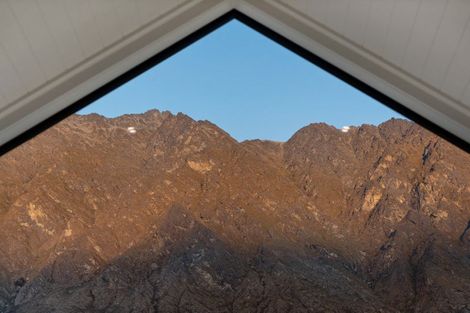 Photo of property in 28 Cunninghams Drive, Jacks Point, Queenstown, 9371