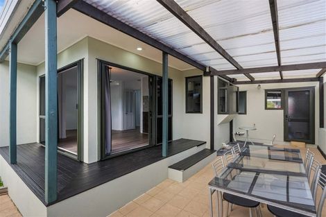 Photo of property in 1/11 Bronzewing Terrace, Unsworth Heights, Auckland, 0632