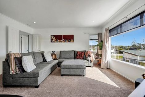 Photo of property in 18 Karaka Road, Kawakawa Bay, Papakura, 2585