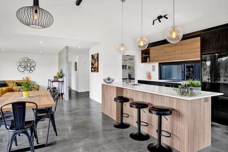 Photo of property in 450 Waitara Road, Huirangi, New Plymouth, 4373