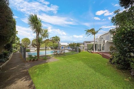 Photo of property in 12/18 Parr Terrace, Castor Bay, Auckland, 0620