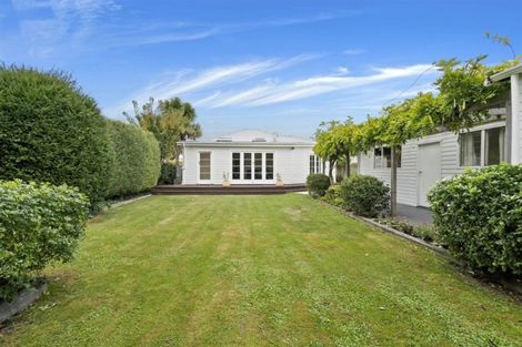 Photo of property in 17 Martin Avenue, Beckenham, Christchurch, 8023