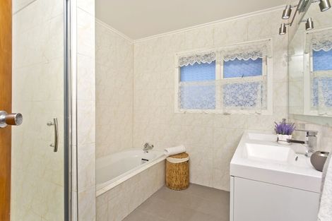 Photo of property in 1/24 Martin Crescent, Northcote, Auckland, 0627