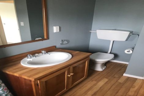 Photo of property in 99 Churton Drive, Churton Park, Wellington, 6037