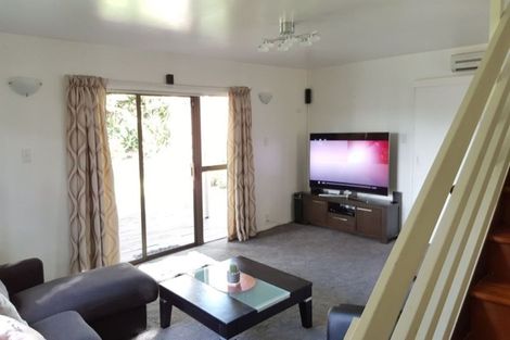 Photo of property in 2/42 Tree View Avenue, Glenfield, Auckland, 0629