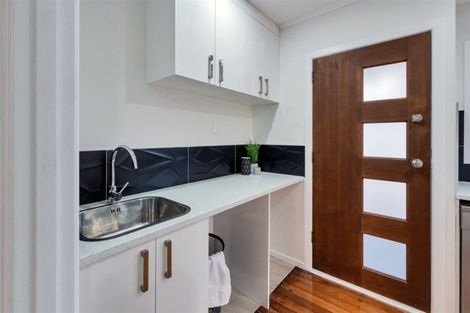 Photo of property in 7 Serjeant Street, Henderson, Auckland, 0612