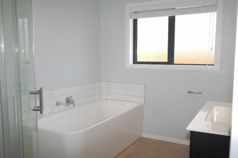 Photo of property in 25 Pohe Street, Waikanae, 5036