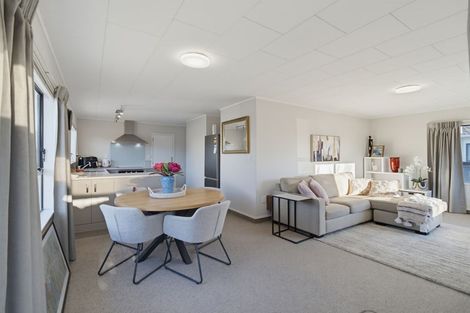 Photo of property in 24 Usherwood Crescent, Akina, Hastings, 4122