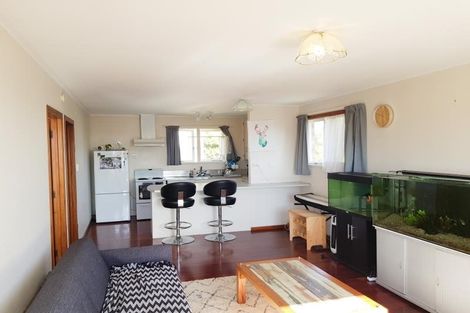 Photo of property in 3 Kilham Avenue, Northcote, Auckland, 0627