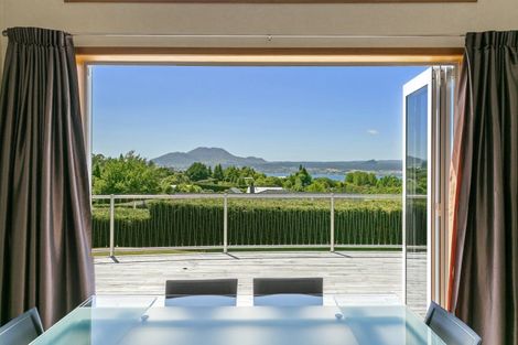 Photo of property in 10 Cameron Drive, Acacia Bay, Taupo, 3385