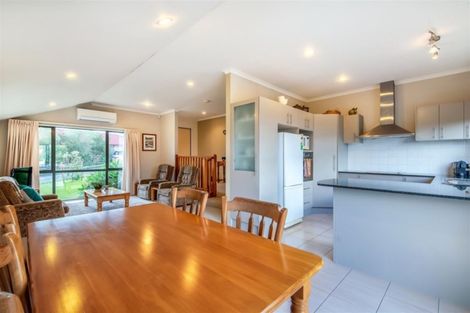 Photo of property in 24 Nimstedt Avenue, Oteha, Auckland, 0632