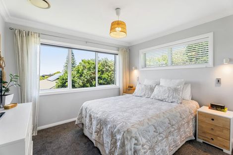 Photo of property in 2/52 Maxwelton Drive, Mairangi Bay, Auckland, 0630