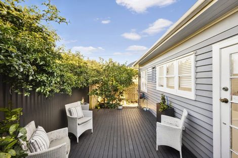 Photo of property in 13 Wayside, Miramar, Wellington, 6022